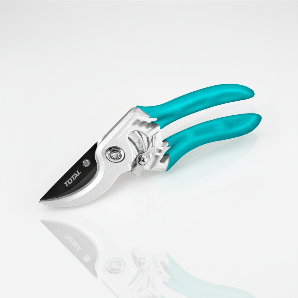 TOTAL Pruning Shears 220mm SK5 — Clean Single Object
